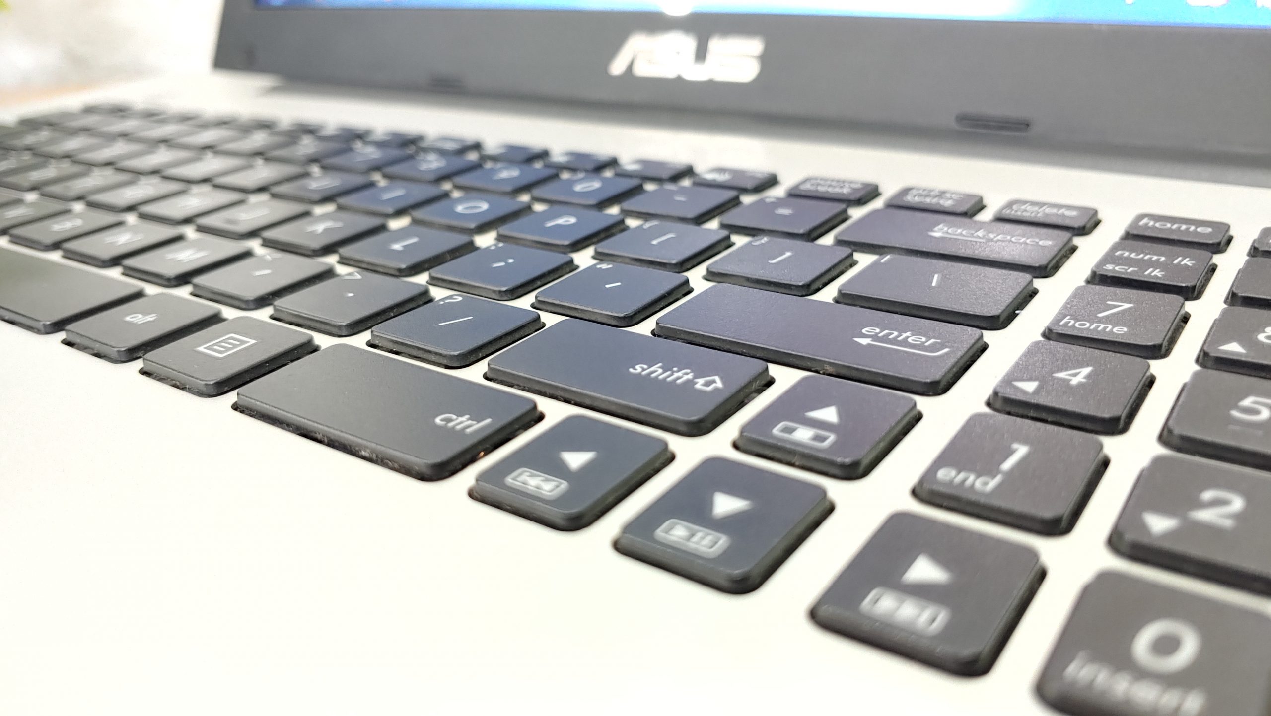 Laptop Asus K555L