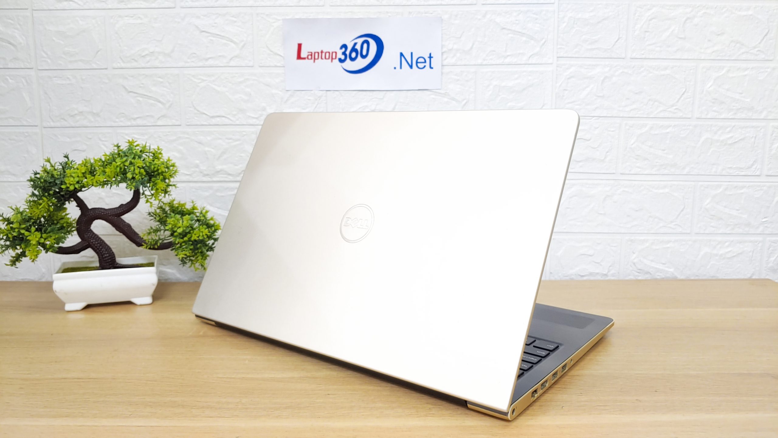 Laptop Dell V5568