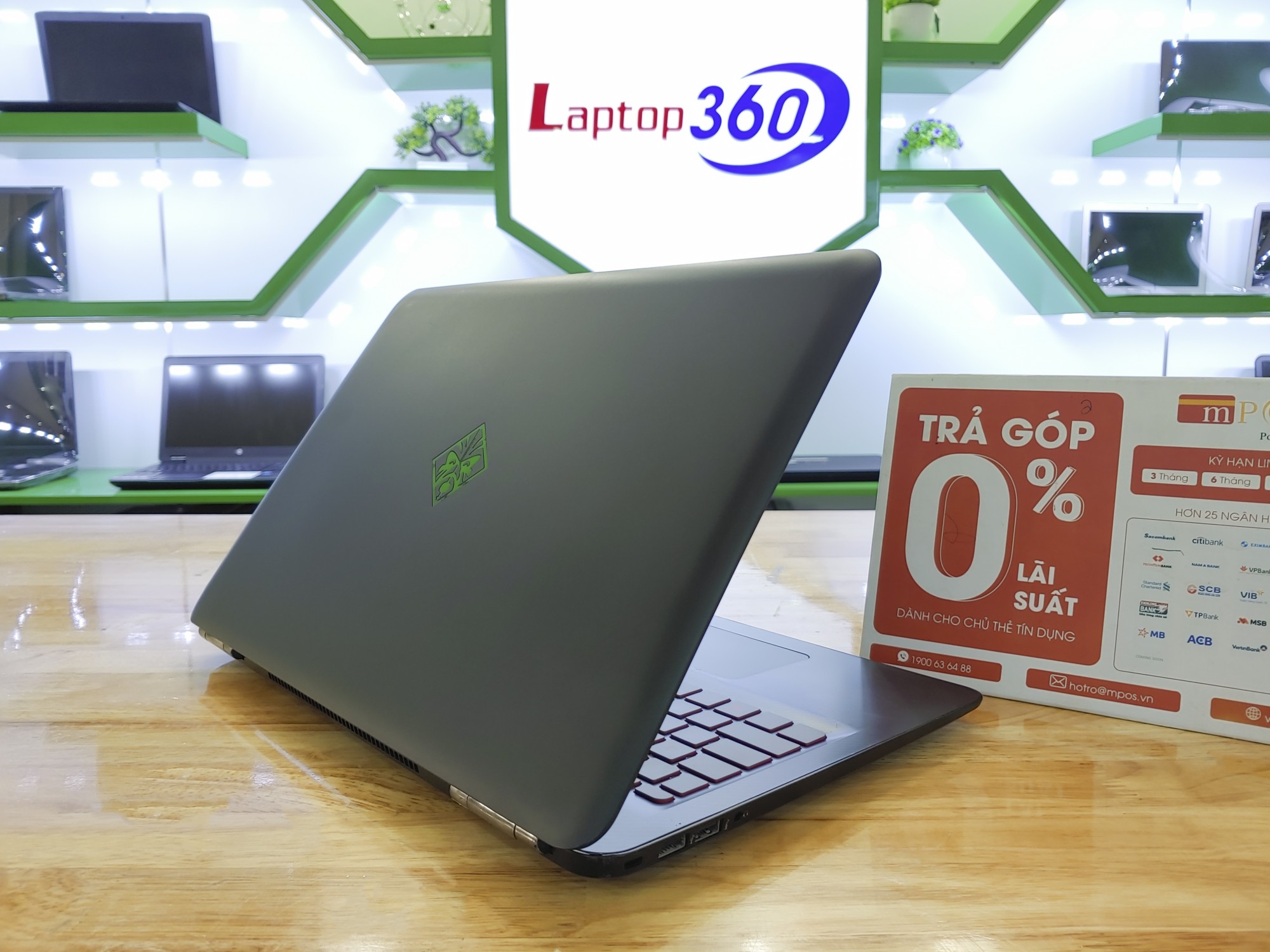 Laptop HP 15 - AX253TX