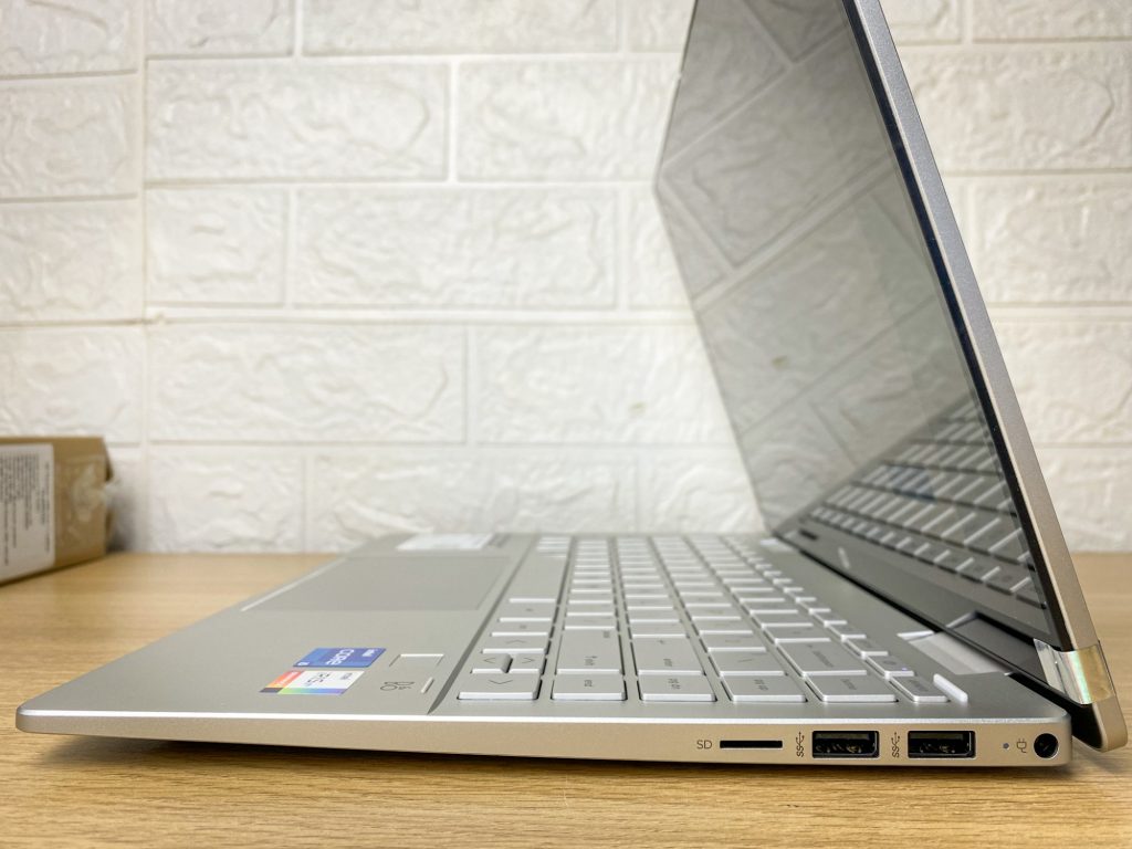 hp-pavilion-x360-2-in-1-laptop-14-ek0033dx