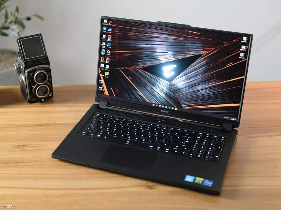 Gigabyte AORUS 17 XE4 (1) Gigabyte AORUS 17 XE4 1