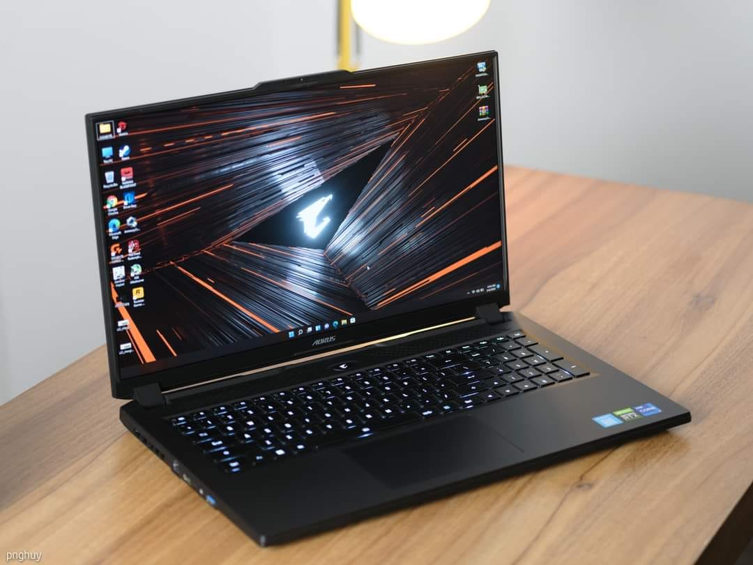 Gigabyte AORUS 17 XE4 (6) Gigabyte AORUS 17 XE4 6
