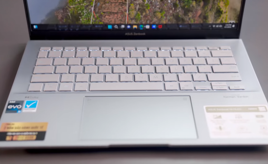 ASUS Zenbook 14 OLED UX3402VA KM085W 3