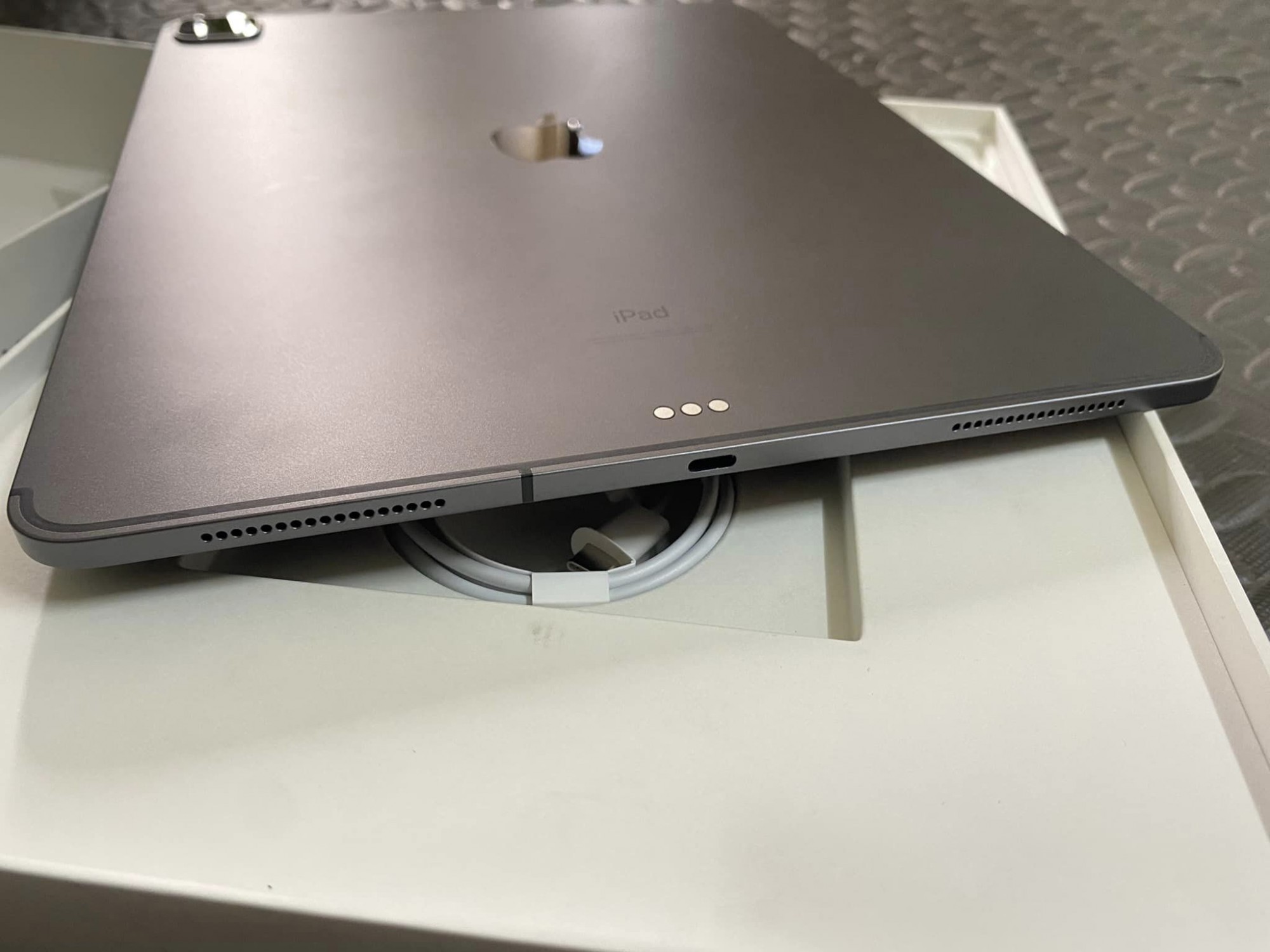 Apple iPad Pro M1 12 (3) Apple iPad Pro M1 12 3