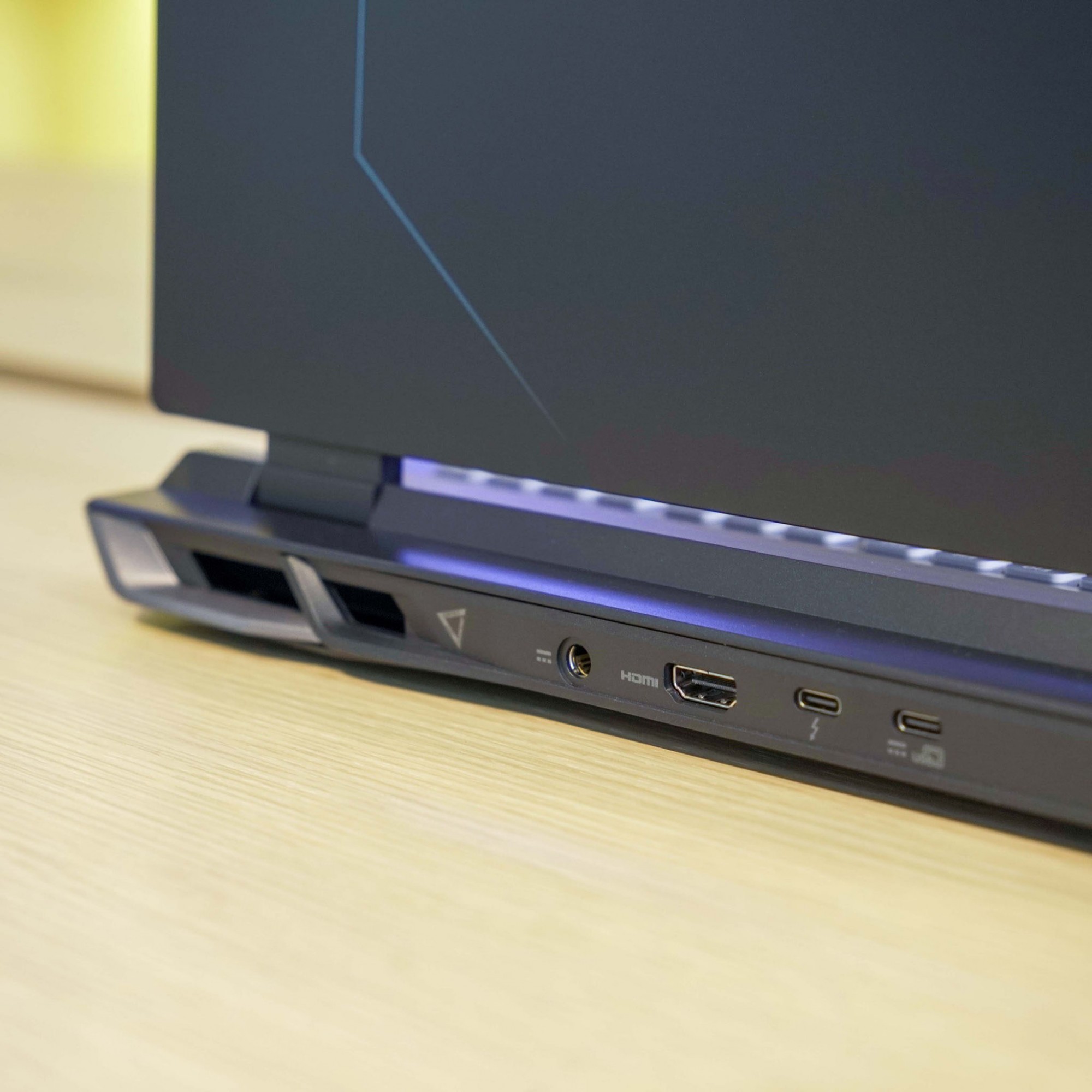 Laptop Gaming Acer Nitro 17 Phoenix AN17-51-50B9 (2023) Giá Rẻ