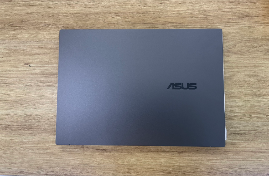 Asus Zenbook 14 OLED Q425
