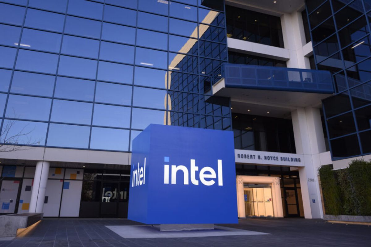Qualcomm đang tính mua lại Intel 