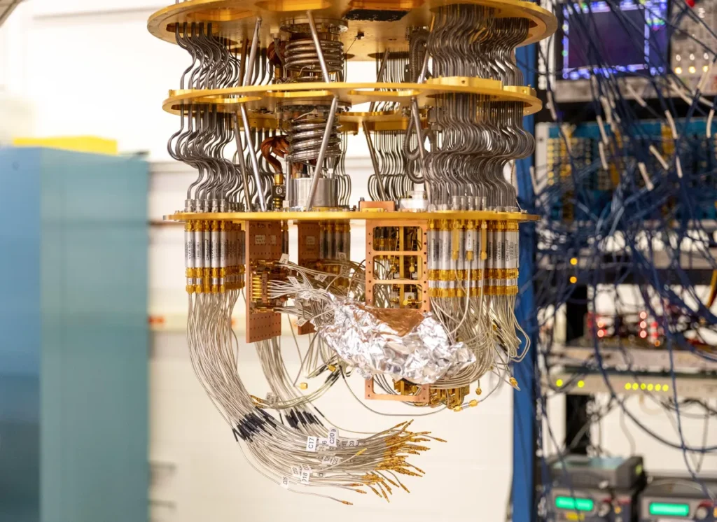 Google và Cuộc Cách Mạng Điện Toán Lượng Tử: Chip Willow Mới 2 20191023 google quantum computer lab 005 1