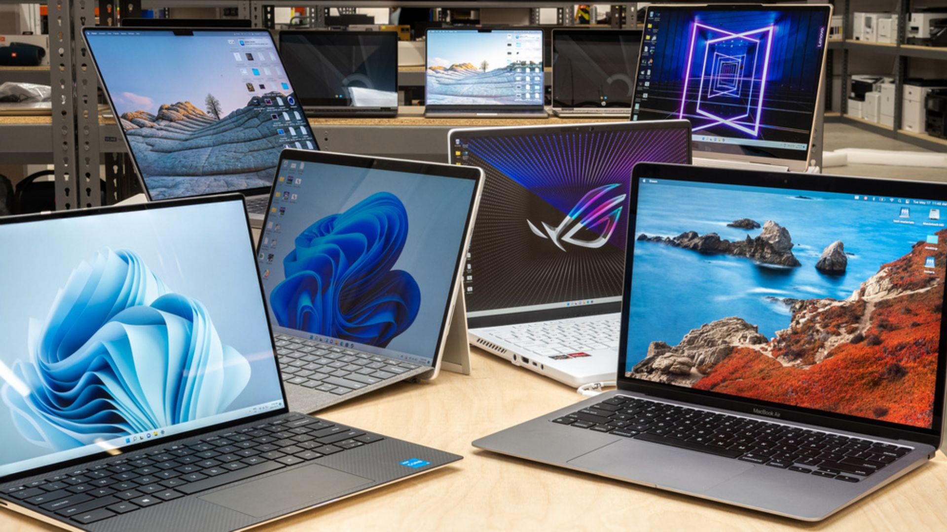 Hai lưu ý quan trọng cho người mua laptop vào thời điểm hiện tại | Báo Dân trí