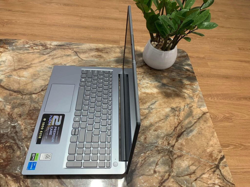 Lenovo LOQ 15IAX9E