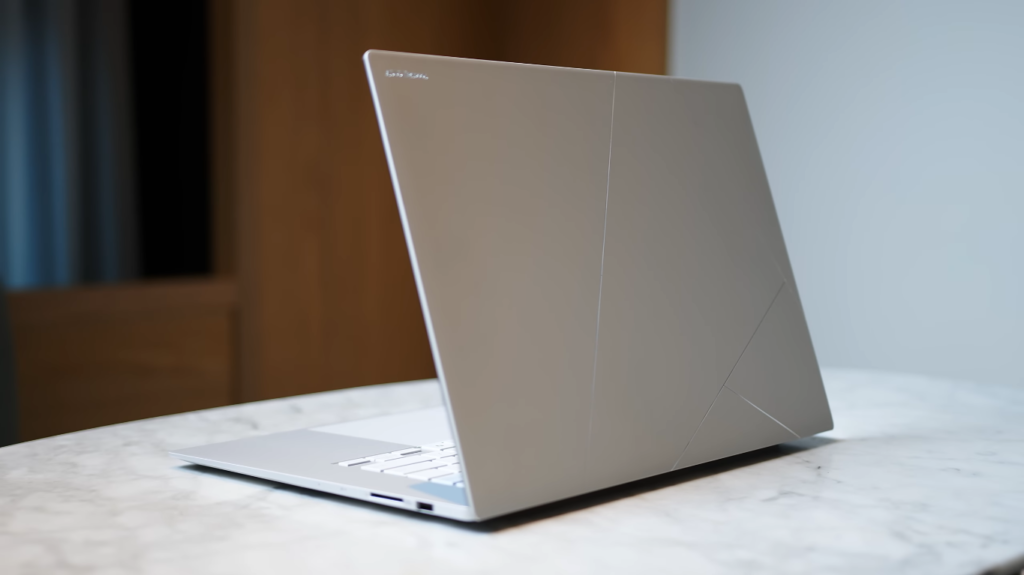 ASUS Zenbook S 16 UM5606