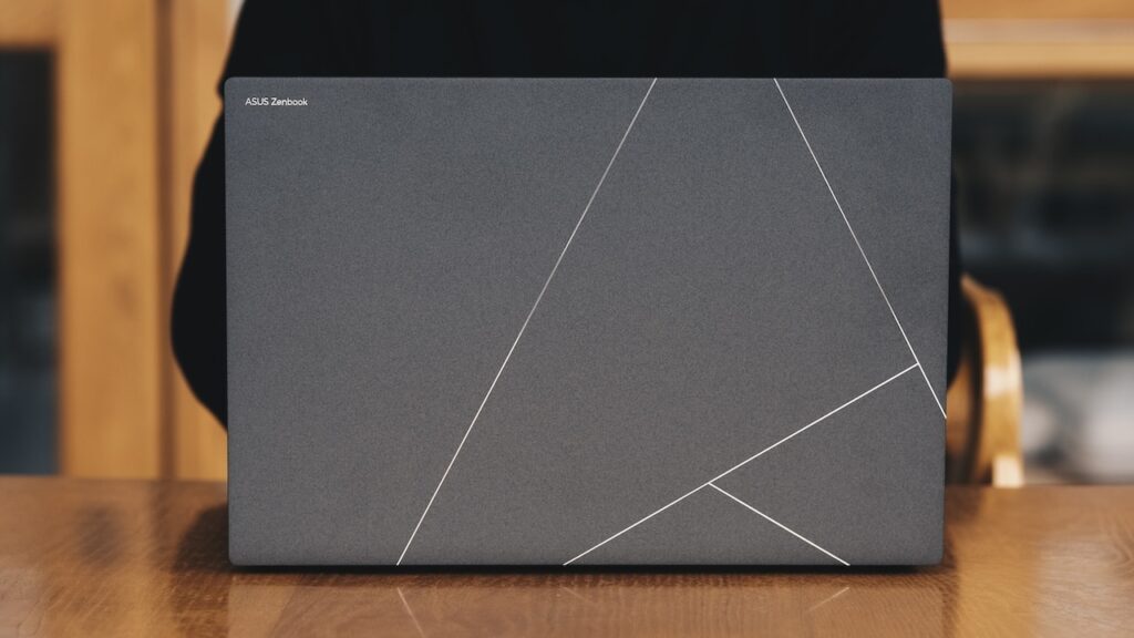Zenbook S16 UM5606