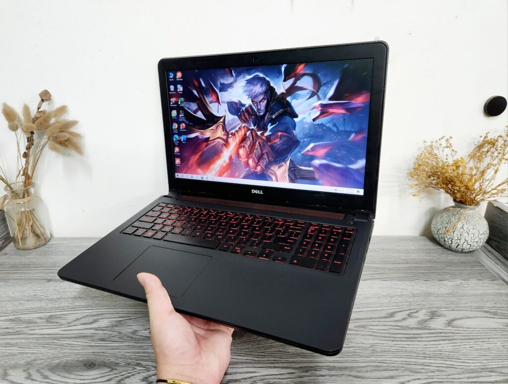 Dell Inspiron 5577