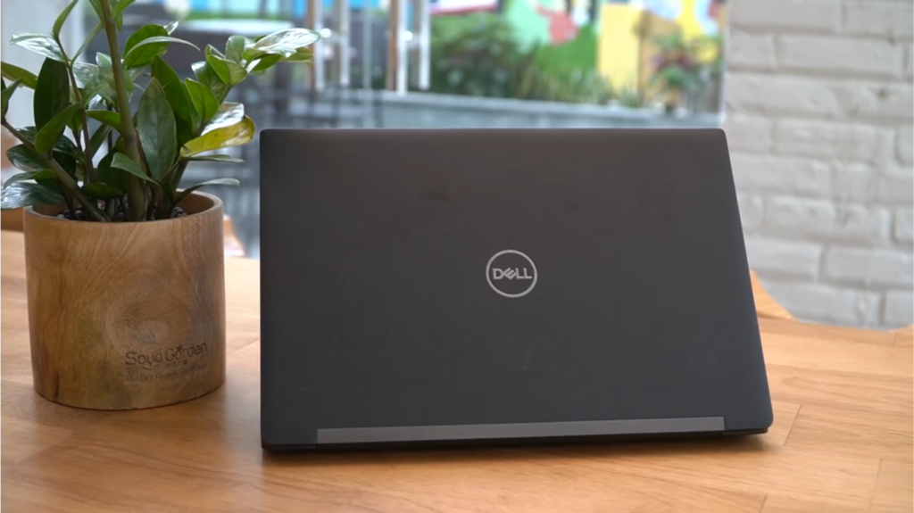 Dell Latitude E7290 (i7-8650U/ Ram 8GB/ SSD 256GB/ 13,3''FHD) 6 Thiet ke chua co ten 2025 08 23T112034.193