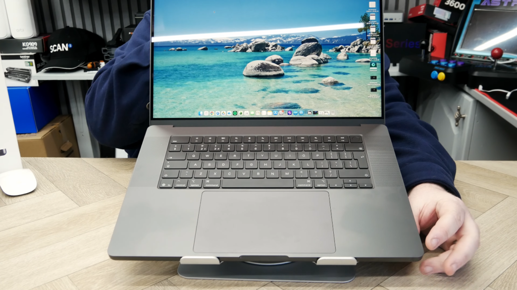 MacBook Pro 2026 16 inch